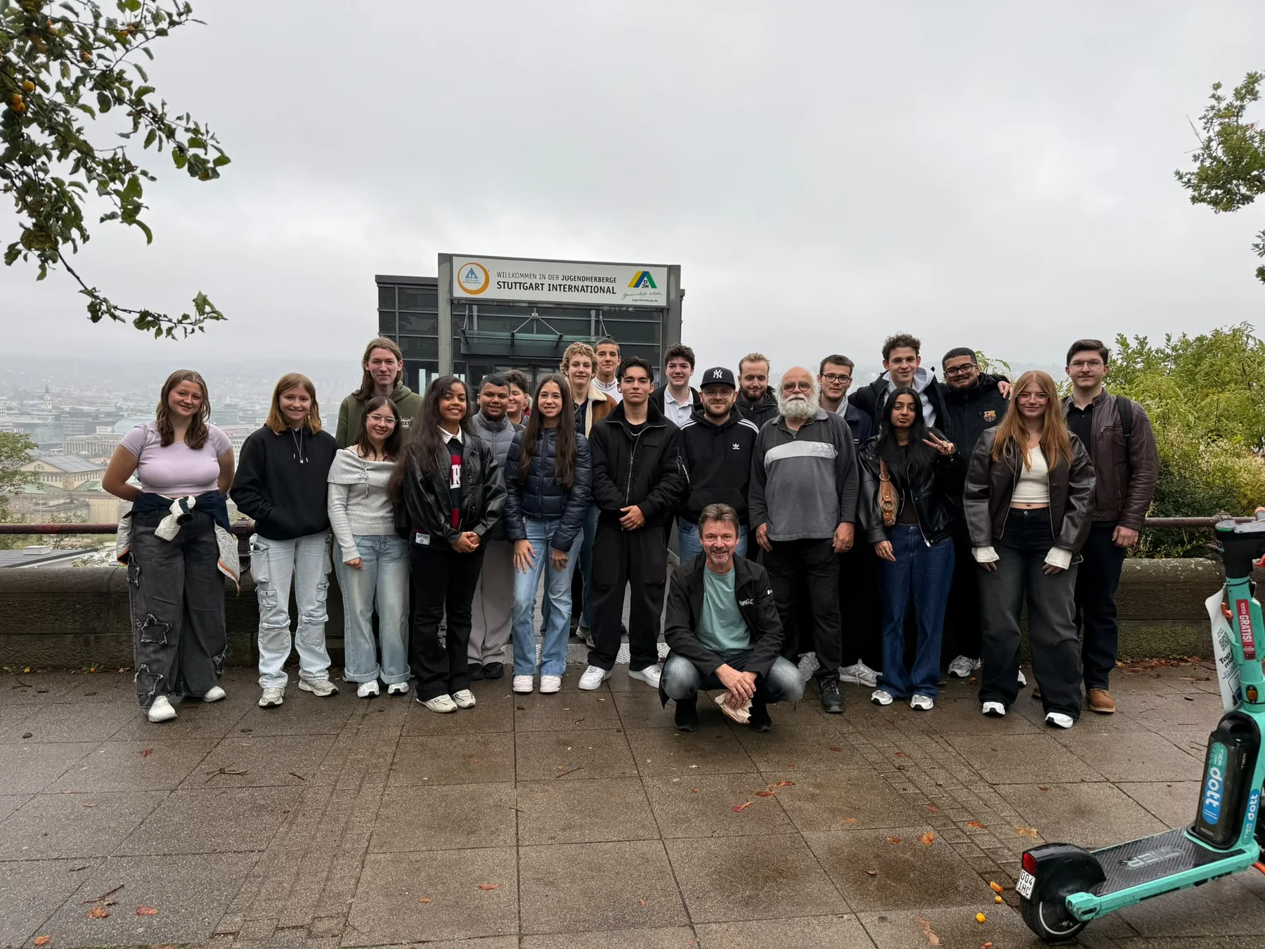 Gruppenfoto bei der Jugendherberge Stuttgart International