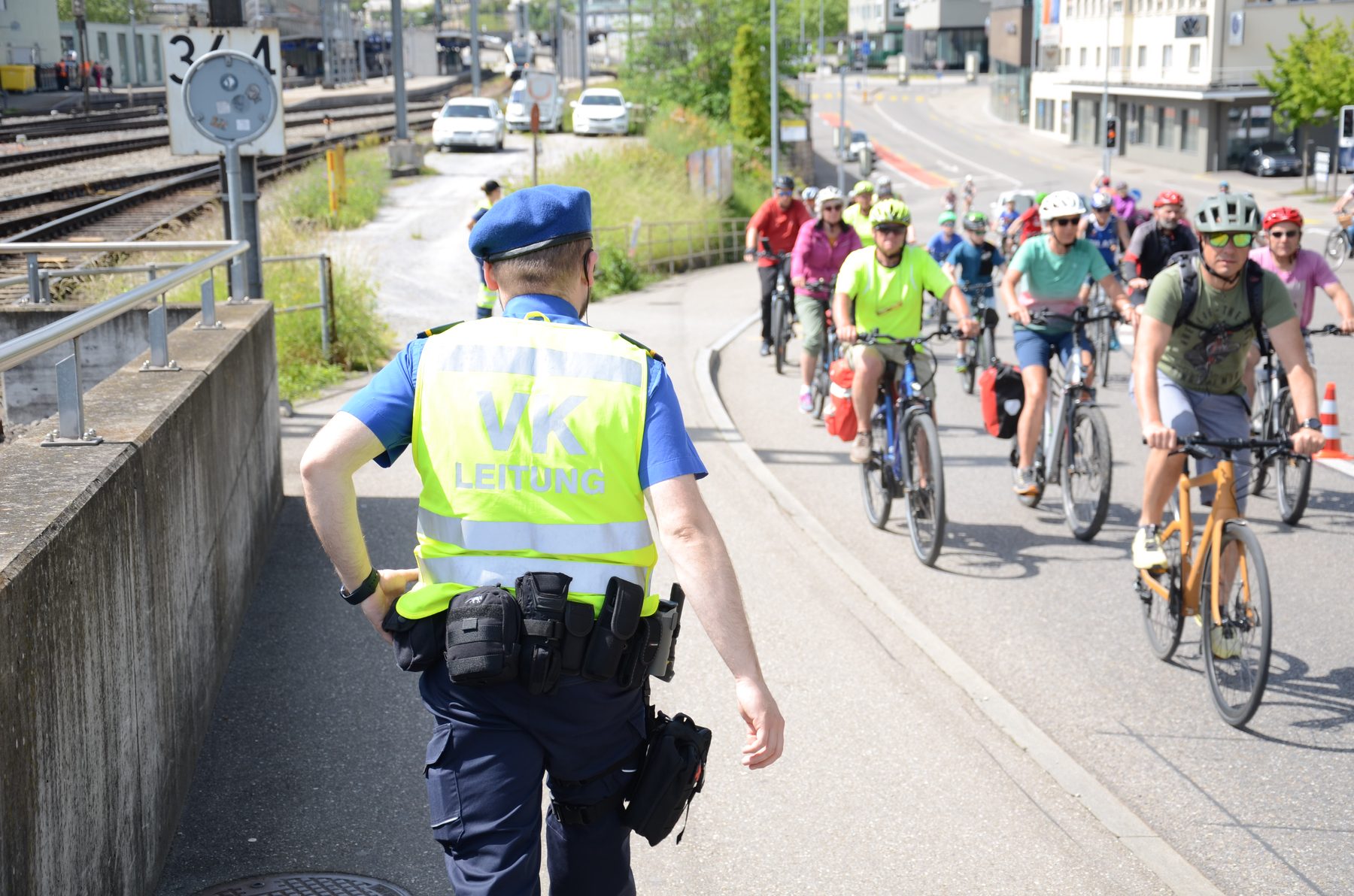 Verkehrskadetten sichern die Strecke am slowUp 2024 – Aufnahme 3
