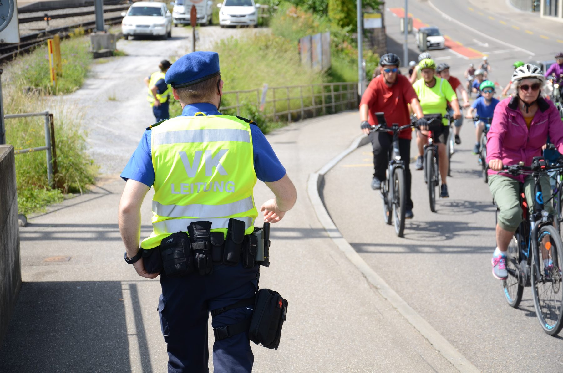 Verkehrskadetten sichern die Strecke am slowUp 2024 – Aufnahme 6