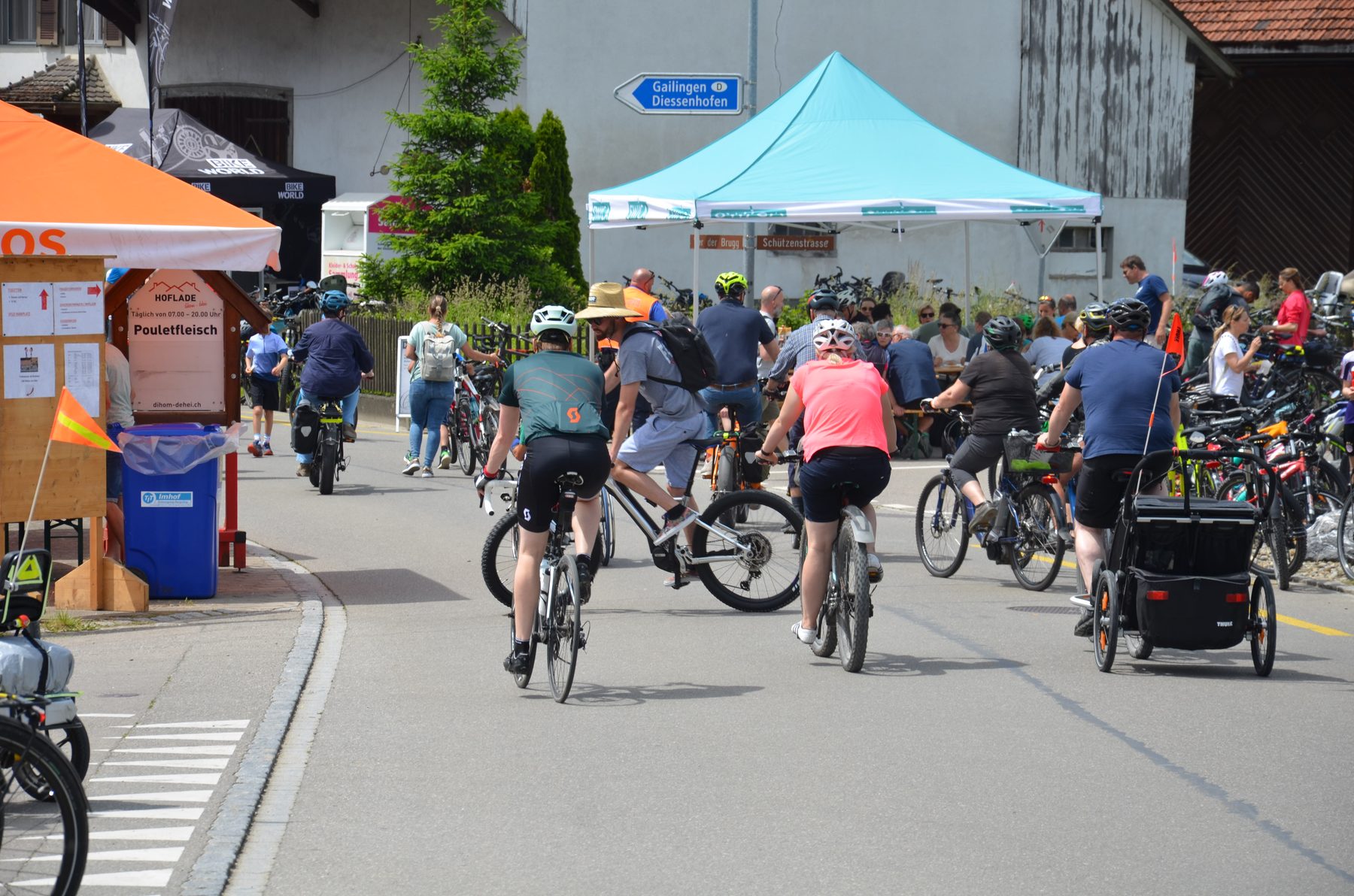 Verkehrskadetten sichern die Strecke am slowUp 2024 – Aufnahme 7