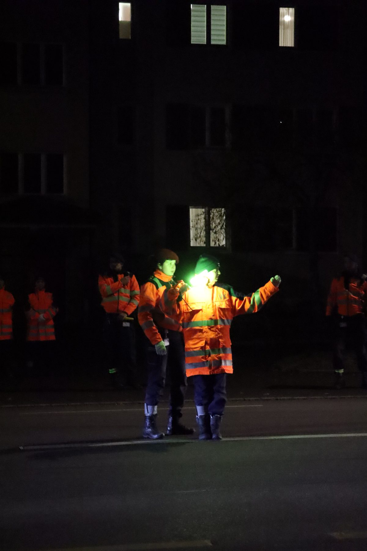 Verkehrsregelung bei Nacht im Wiederholungskurs Dezember 2025 – Aufnahme 3