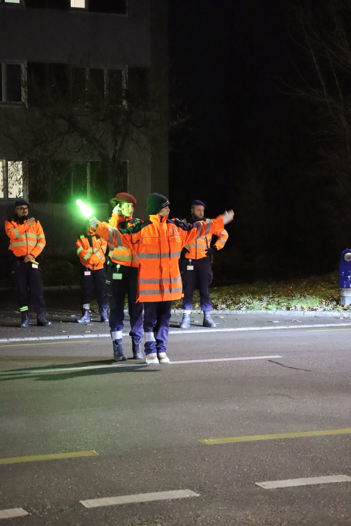Verkehrsregelung bei Nacht im Wiederholungskurs Dezember 2025 – Aufnahme 4