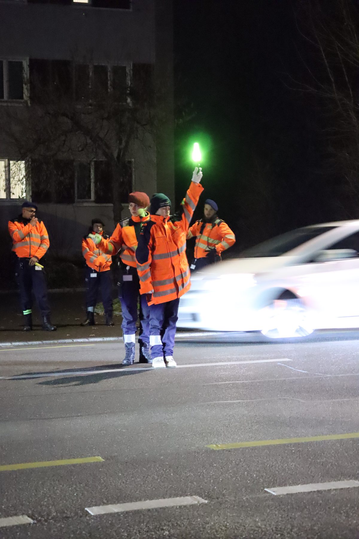 Verkehrsregelung bei Nacht im Wiederholungskurs Dezember 2025 – Aufnahme 5
