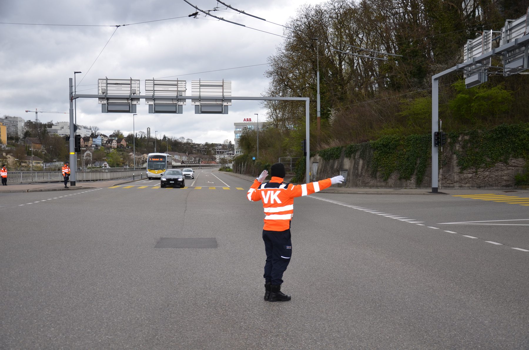 Übung zur Verkehrsregelung beim Wiederholungskurs März 2024 – Aufnahme 8